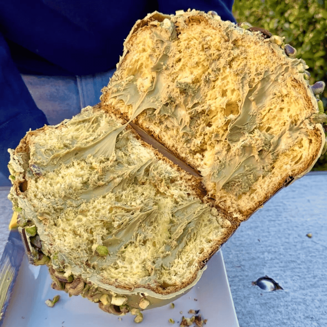 Panettone Artigianale Farcito con crema al Pistacchio (1.2kg)